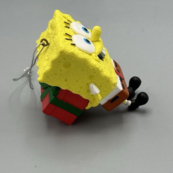 2014 SpongeBob Squarepants Christmas Ornament Viacom Holding Gift Behind Back - Picture 2 of 9
